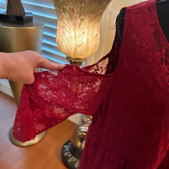 Babydoll Stretch Lace Cold Shoulder Top - Picture 8 of 9